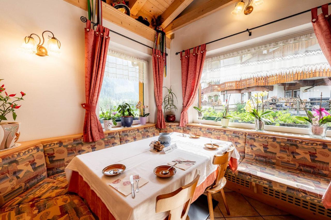 Garni Letizia Bed & Breakfast Кампитело ди Фаса Екстериор снимка