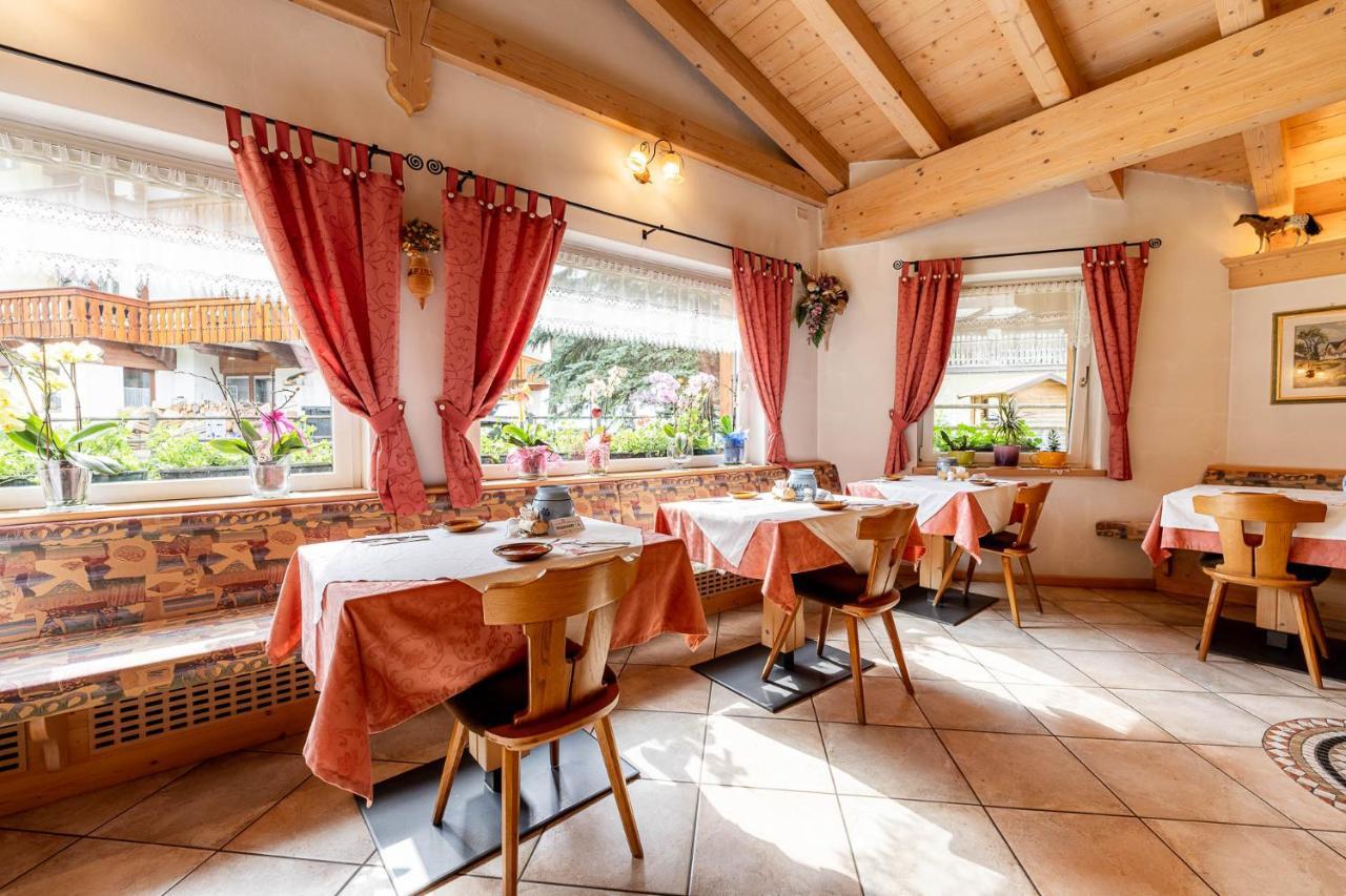 Garni Letizia Bed & Breakfast Кампитело ди Фаса Екстериор снимка