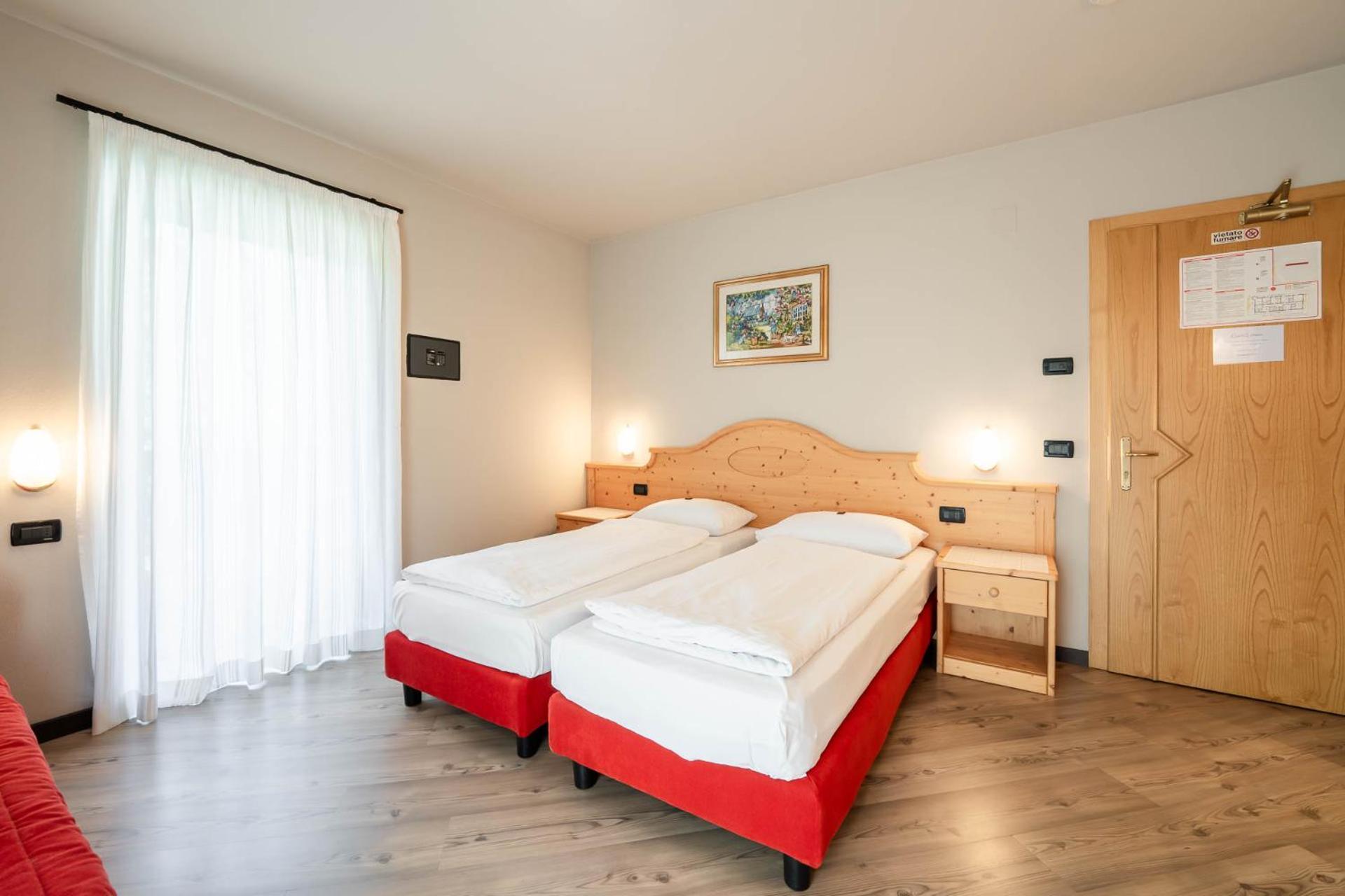 Garni Letizia Bed & Breakfast Кампитело ди Фаса Екстериор снимка