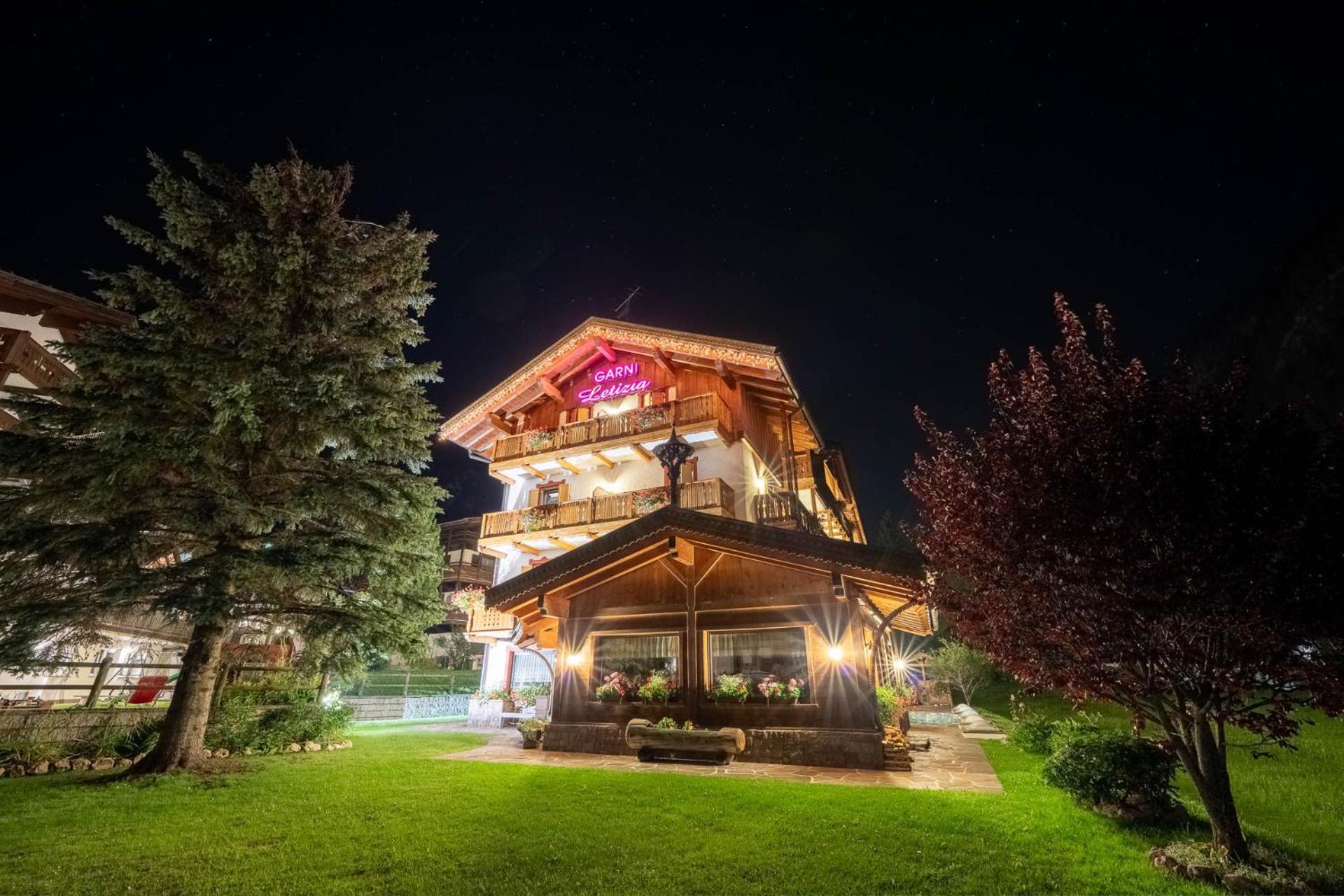 Garni Letizia Bed & Breakfast Кампитело ди Фаса Екстериор снимка